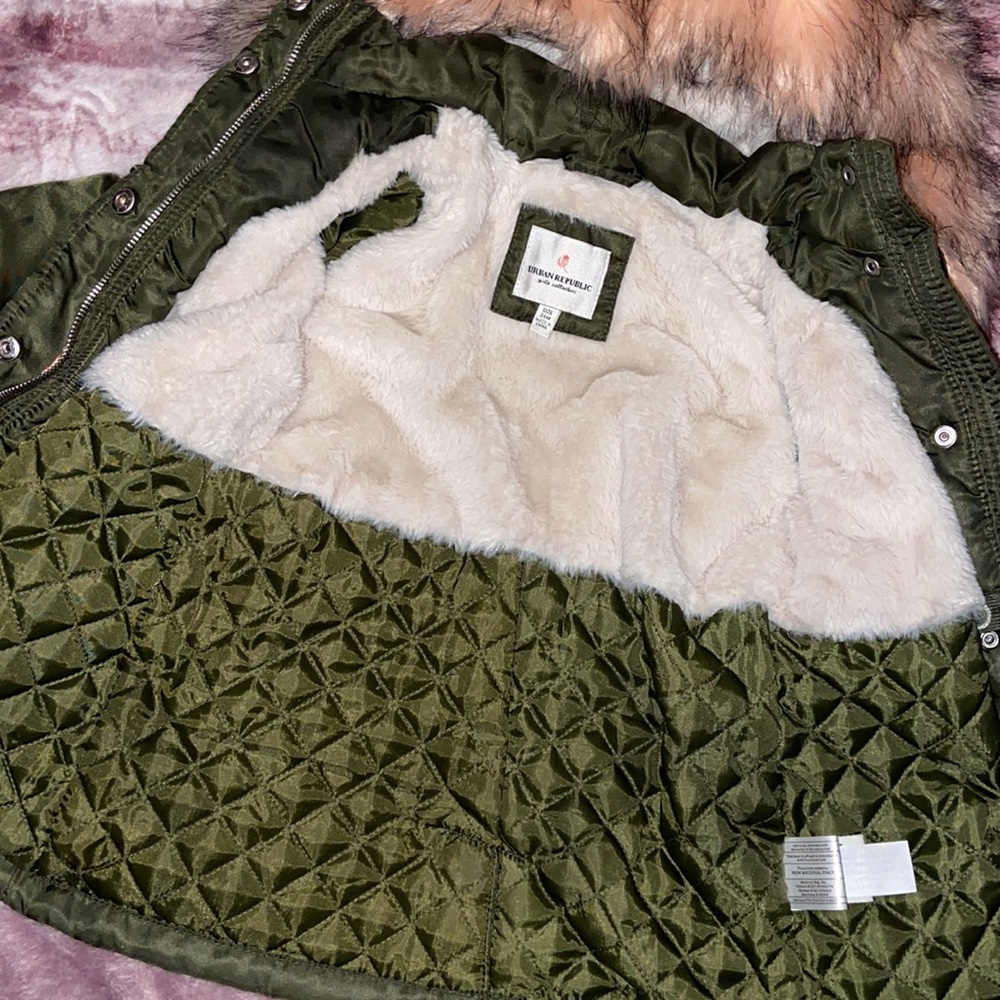 Toddler Girl’s Green Jacket. - Picture 2 of 4